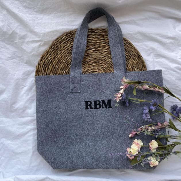 Bolso de fieltro gris